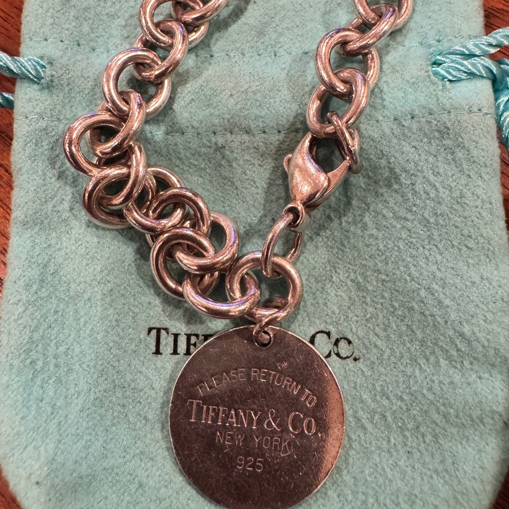 Tiffany & Co. Return to Tiffany round charm bracelet